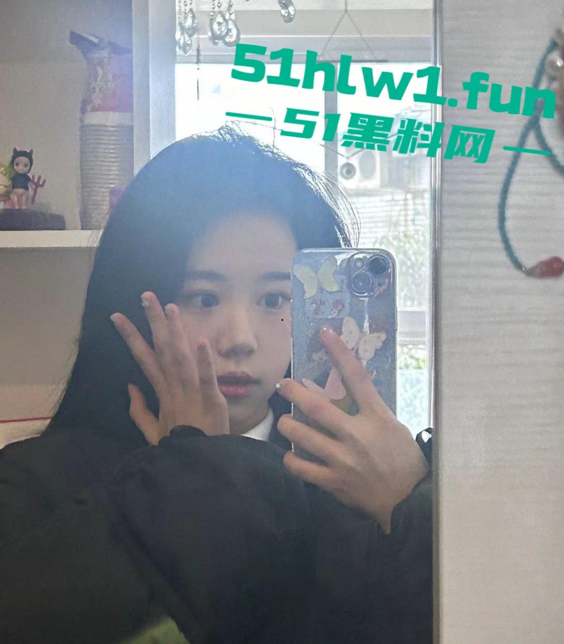 德州极品小骚货李雯,可爱颜值骚幼师,身材高挑性感,私下骚的一批,勾引学生家长,被妻子发现曝光!-5