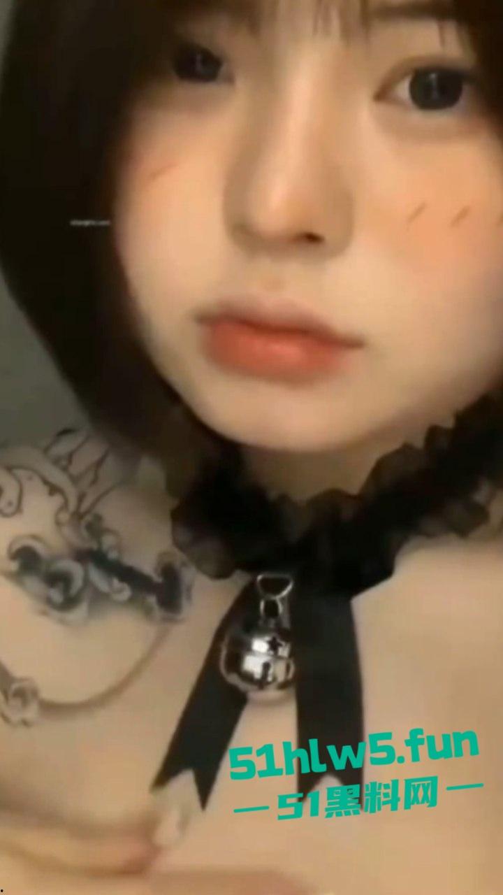 抖音大奶网红【小鱼干哈捏】身材微胖的丰满女神居家道具自慰玩穴,结果视频被粉丝疯传。-9