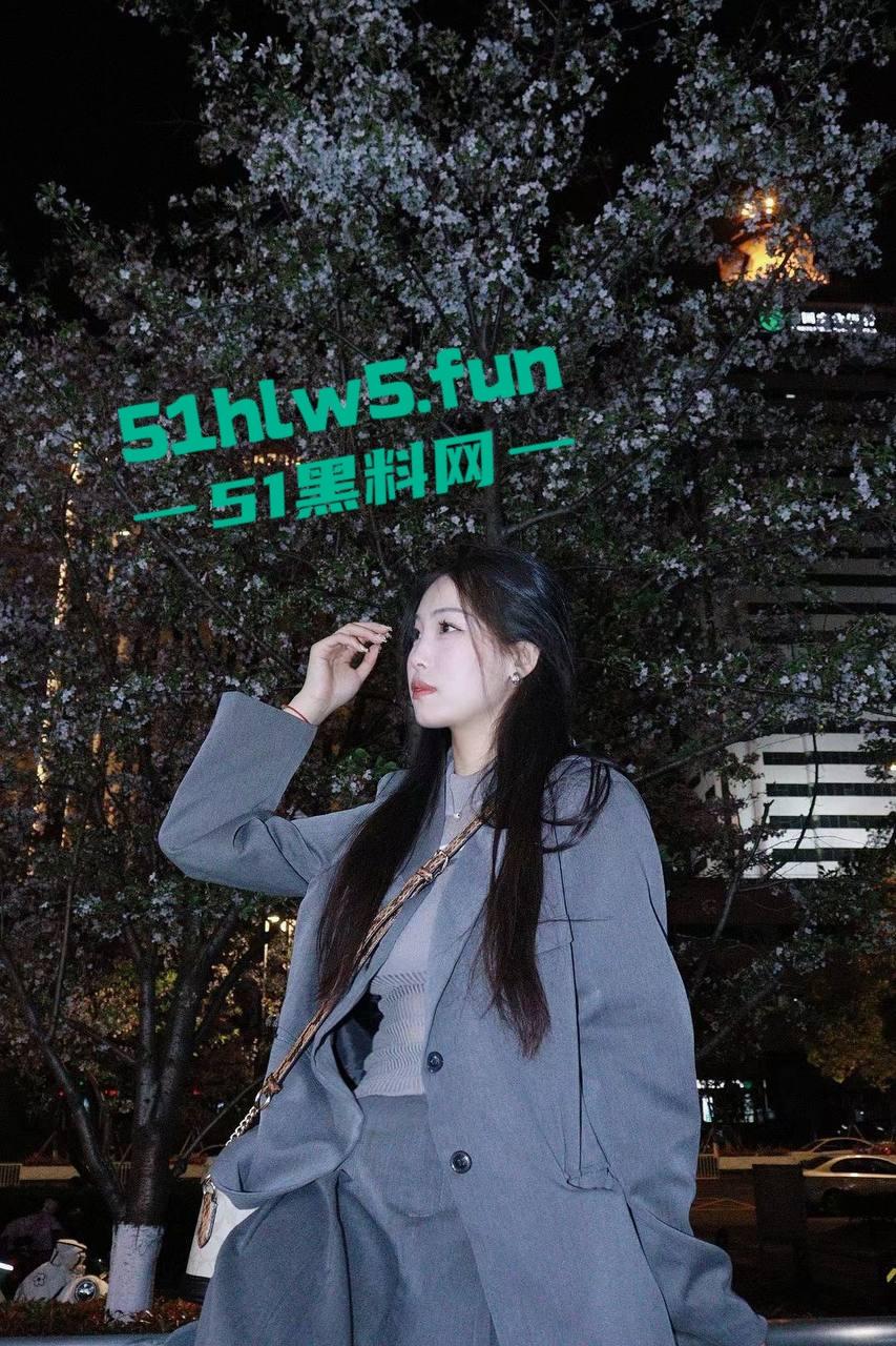 上海交通大学【赵若菲】极品身材大二学生妹,金主爸爸包养翘起美臀上位骑乘,性爱视频流出。-4