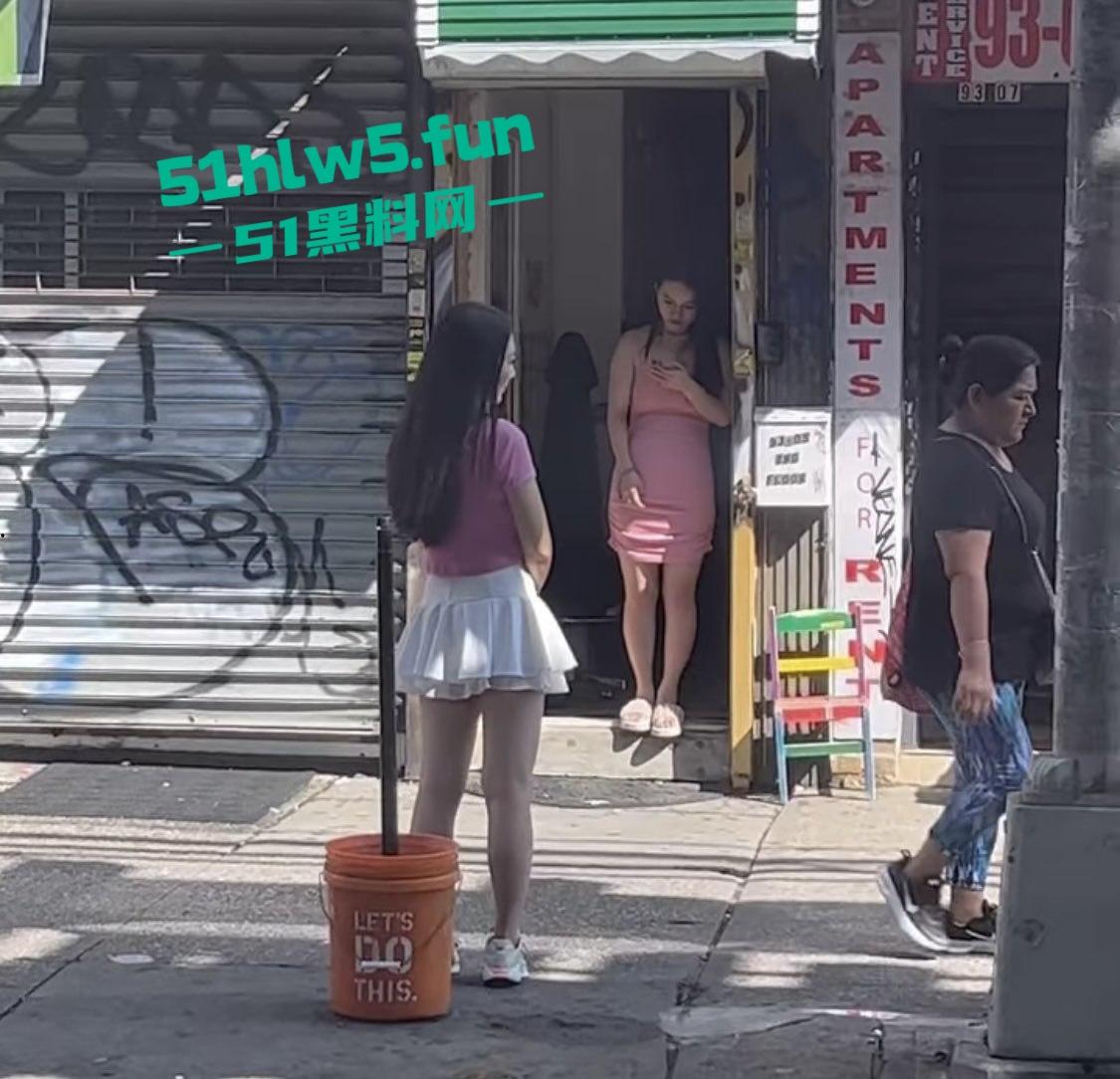 实拍美国西雅图站街女,性感的身姿纤细的美腿诱人的豪乳,各式美女应有尽有。-4