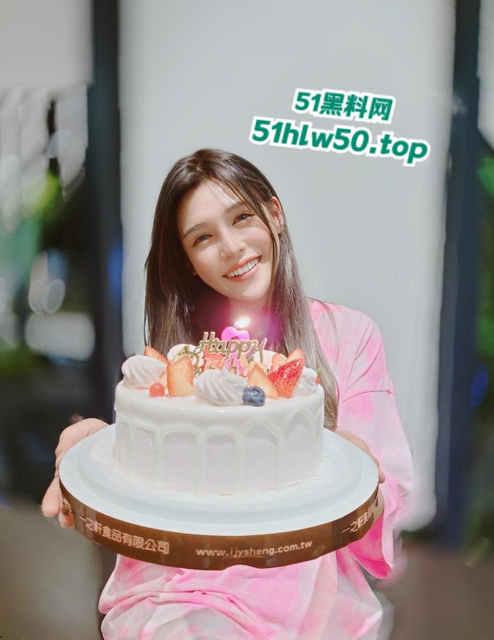 台湾G奶性感女星【卓毓彤】宣布结婚的同时 黑客挖出其全漏点性爱视频流出!-4