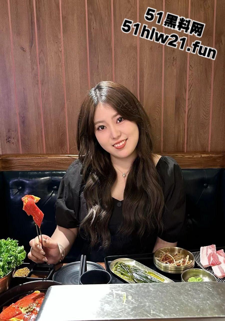 南京大学校花【王梦麟】为钱倒贴富二代送逼上门,使出浑身骚术勾引鸡巴内射留精。-8