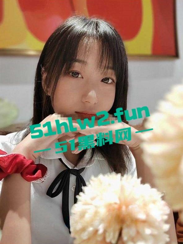 女室友被合租男士迷奸后续意外发展成为了炮友,一场刺激后演变成自己鸡巴套子!-3