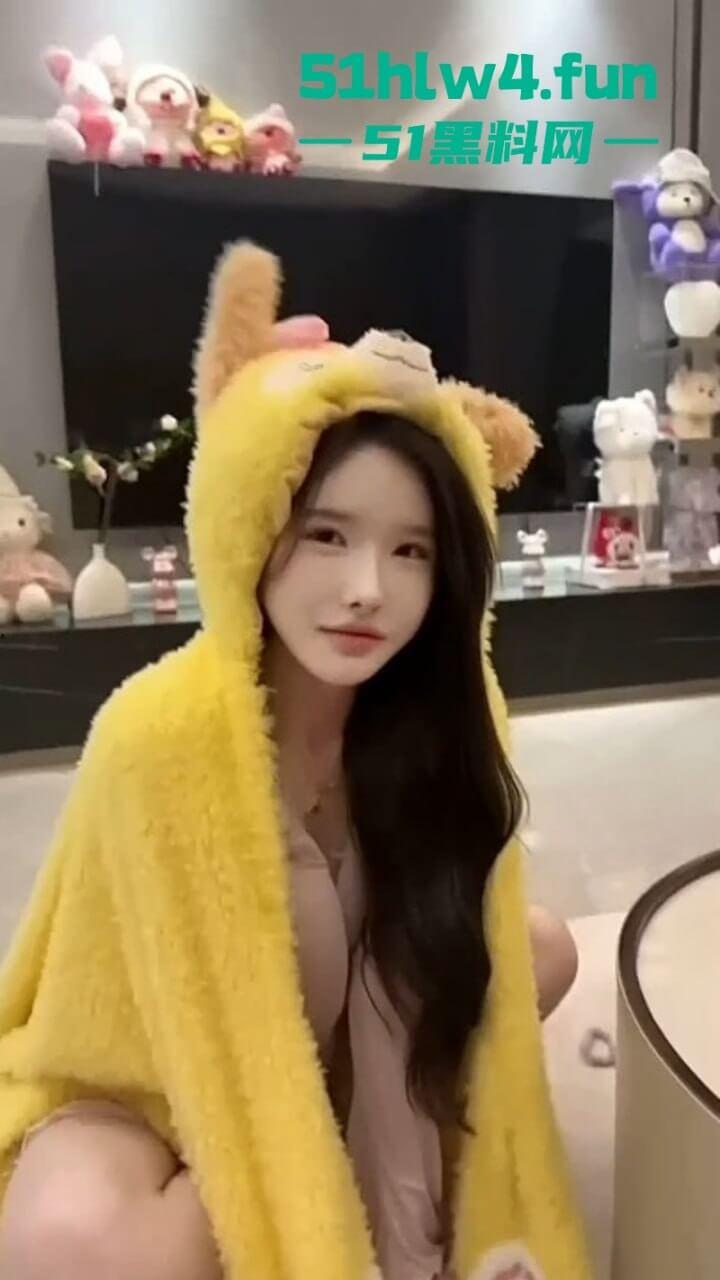 快手高颜白虎女主播【美羊羊】扮演潘金莲,只为肉棒而生床上骚浪堪比AV巨片。-4