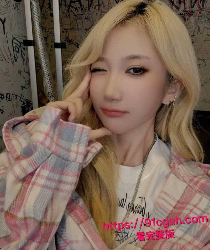 中国有嘻哈总导演 车澈 与李嘉格离异后与 乃万 曝出黑料 当街小便搂搂抱抱 酒店开房视频曝光!-10