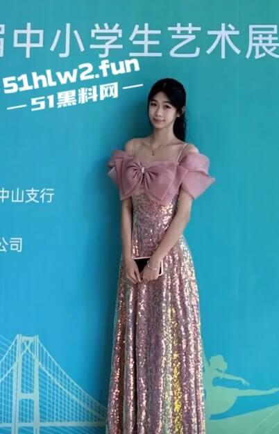 独家曝光!抖音北京长腿御姐骚鸡【Yyezi】大学辍学投靠金爸,调成母狗炮架玩弄爆插粉穴喷白浆!-9