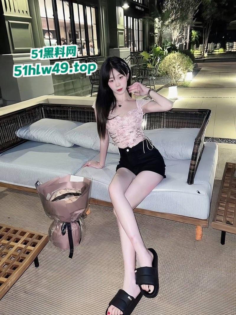 医科大学研究生【宦雅昕】继裸照风波后大尺度私照又被曝出,黑丝美腿被调教,酒店里被猛操到高潮喷水。-9