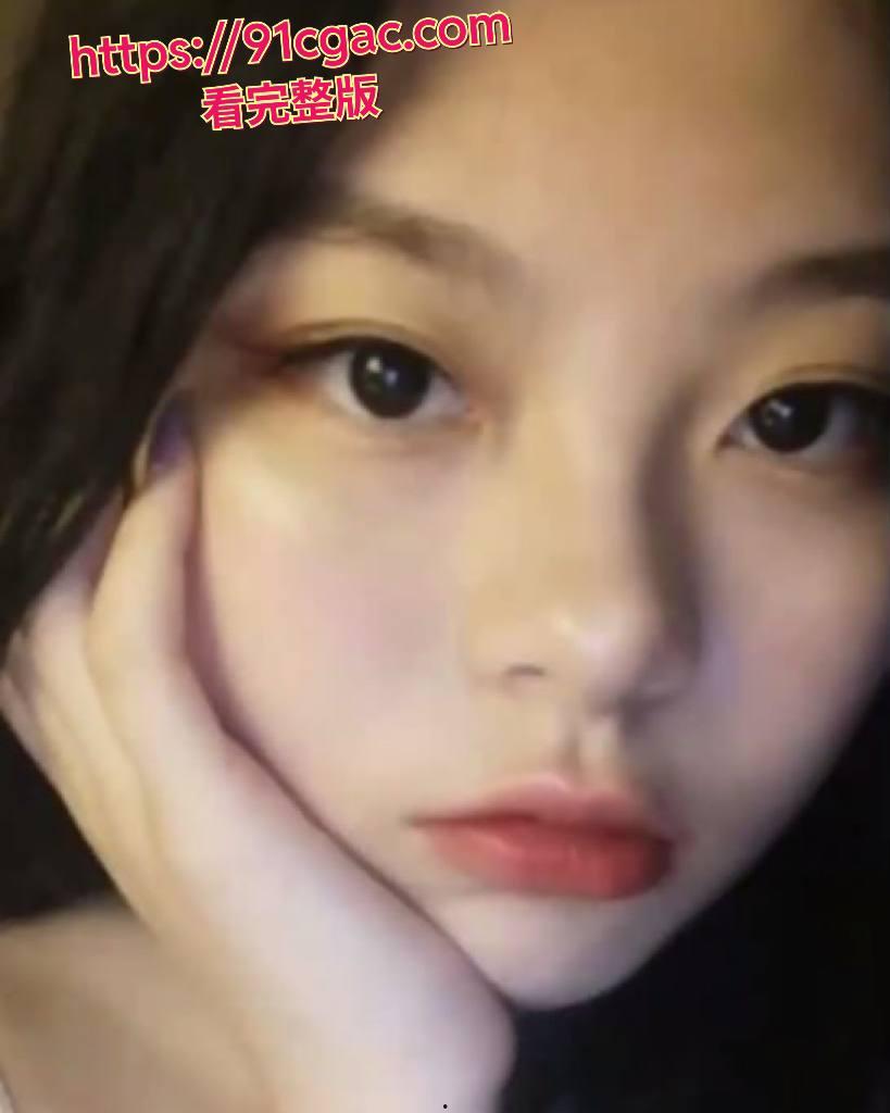 幸运兔纯欲系女学生皮肤白得跟牛奶似的,蜜桃臀圆润得让人想咬一口。-1