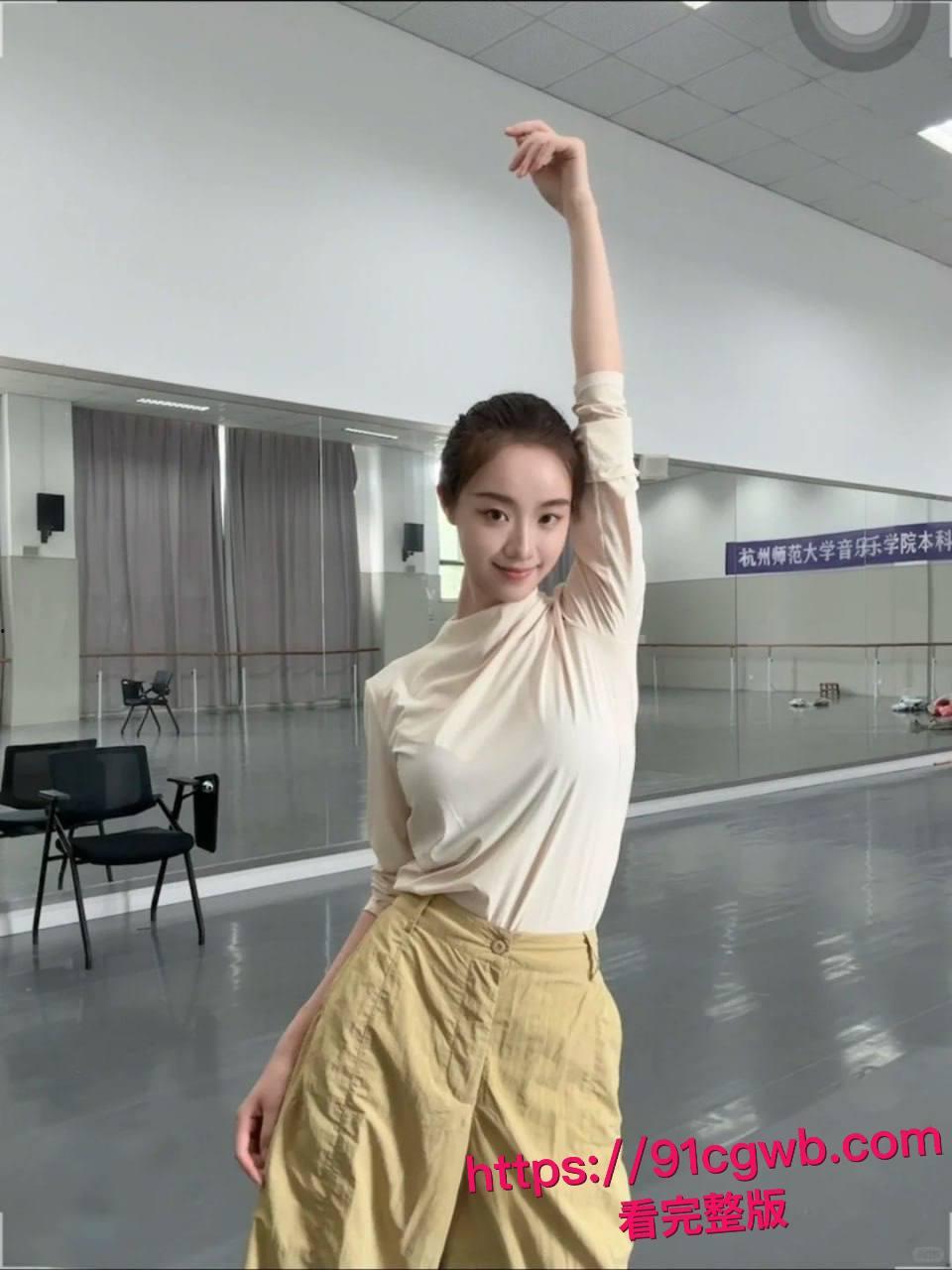 终于约出来心心念念好久的舞蹈生表妹,下点药随便玩!-6