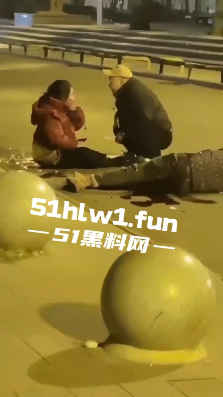 女人出轨男人怒砍情敌,既然都带走一个了,咋不顺手多带一个?反正是三人行的事!-5