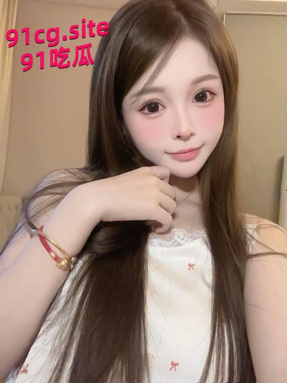 北京朝阳某大学舞蹈系专业大学生超高颜值婊爱玩cosplay,穿着黑丝各种情趣套装跳起裸舞挑逗舞蹈老师-1