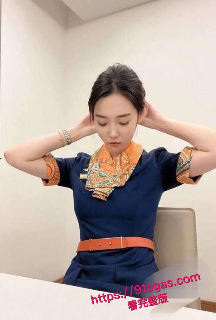 优雅空姐张颖,青岛航空乘务长,制服下的完美身材惊艳四座!-2