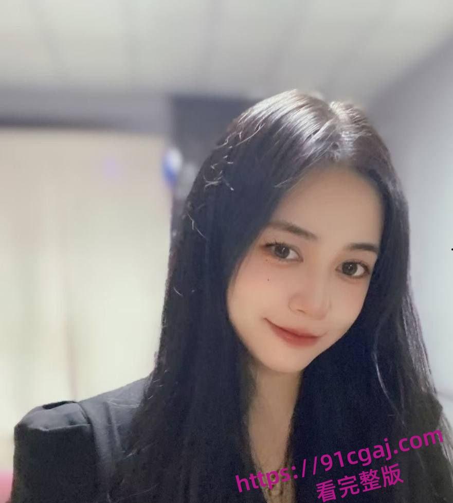 重庆财大高颜值新疆学妹夏兹热丽,与生活中的高冷样子形成了完美反差-2