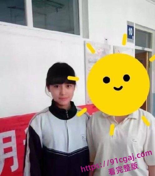 重庆财大高颜值新疆学妹夏兹热丽,与生活中的高冷样子形成了完美反差-6