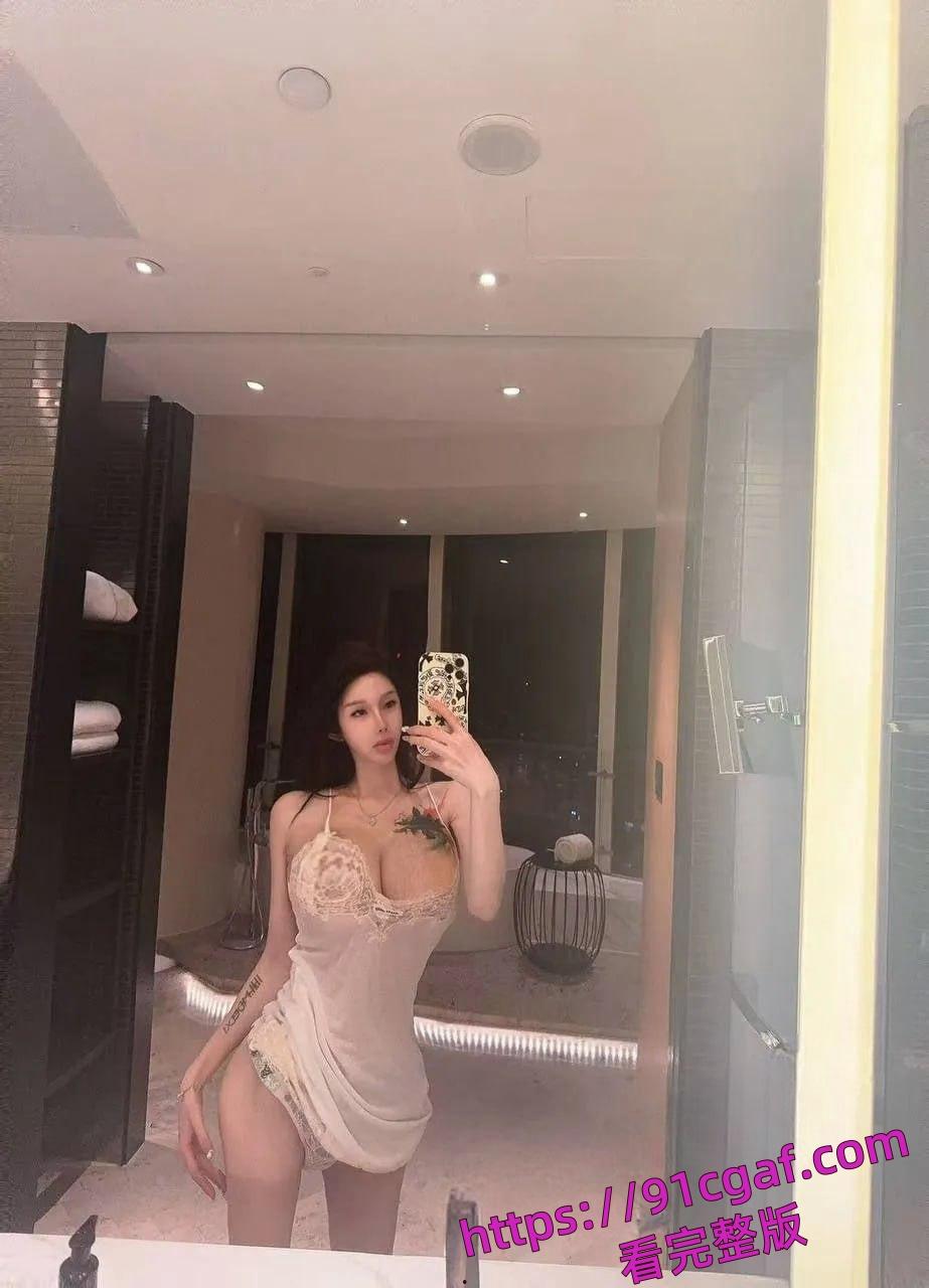 推特兔兔私密视频 高颜值巨乳外围的符文奶子 蜜桃臀口交啪啪超刺激-1