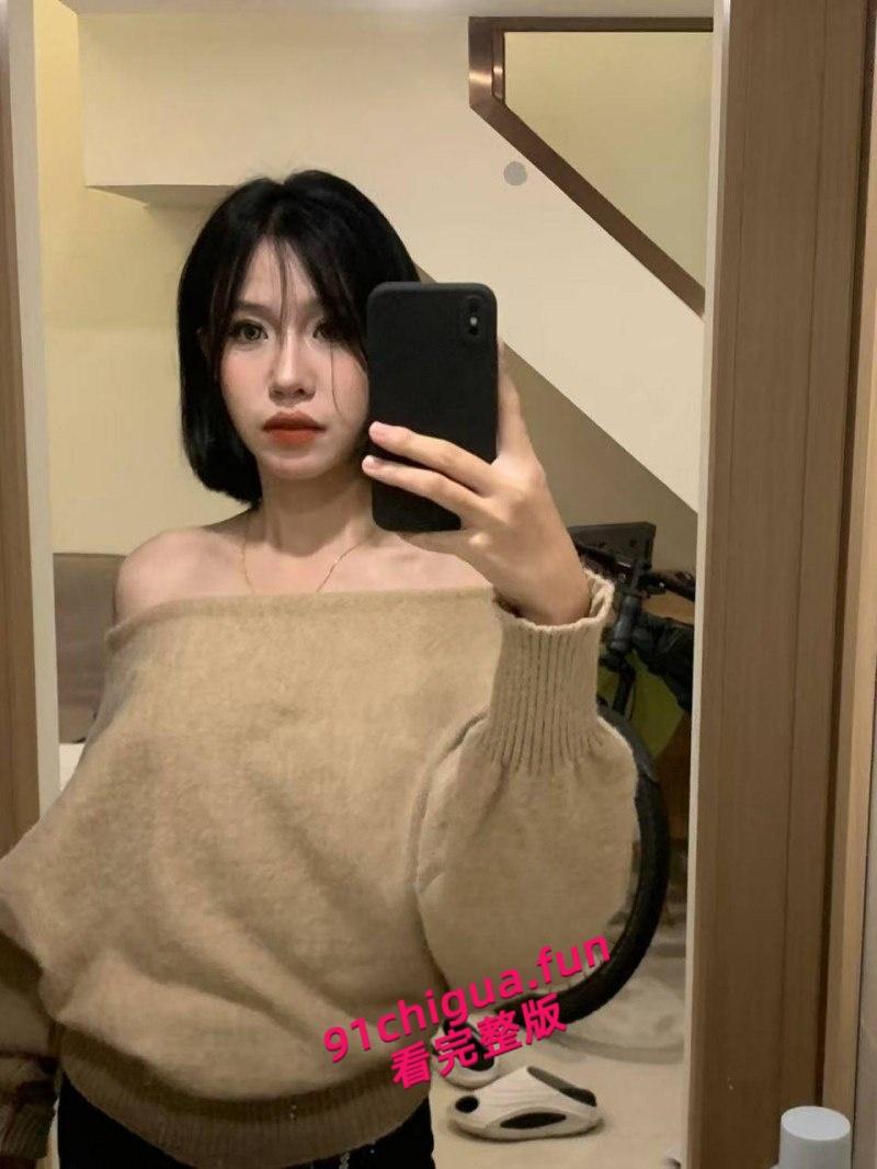 安徽六安皖西学院【邹芳婷】分手后无缝链接疯狂约炮,惨遭前男友报复曝光大量不雅私拍!-1