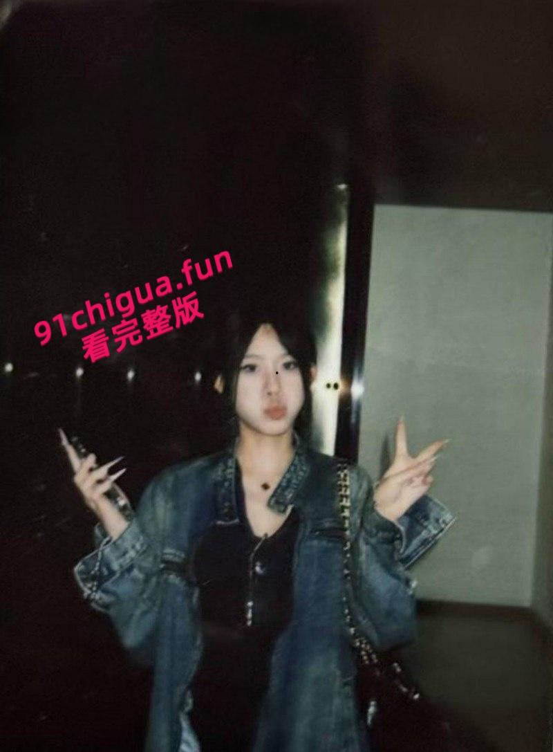 安徽六安皖西学院【邹芳婷】分手后无缝链接疯狂约炮,惨遭前男友报复曝光大量不雅私拍!-3