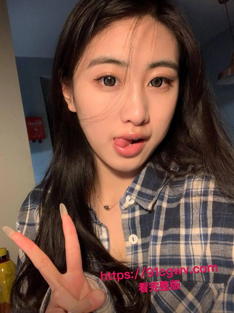 谢菲尔德音乐系高颜女神王天惨遭绿帽男友甩出私密大片!留学圈人人给钱就能上的极品骚货,跪舔鸡巴视频让哥们儿裤裆紧绷-7