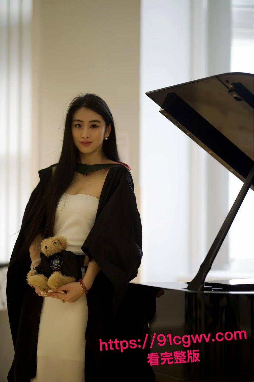 谢菲尔德音乐系高颜女神王天惨遭绿帽男友甩出私密大片!留学圈人人给钱就能上的极品骚货,跪舔鸡巴视频让哥们儿裤裆紧绷-19