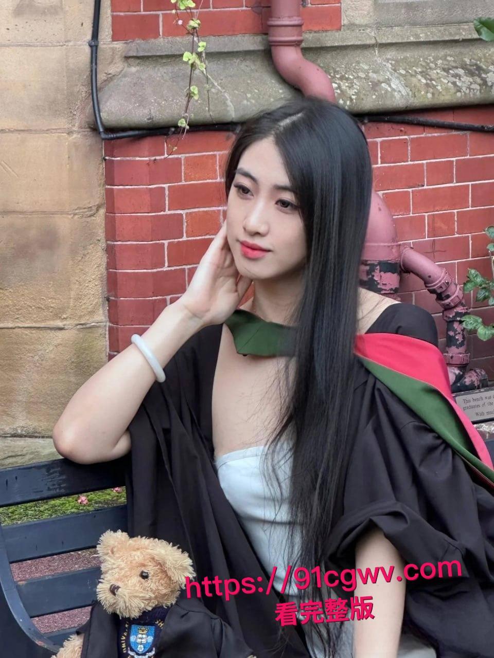 谢菲尔德音乐系高颜女神王天惨遭绿帽男友甩出私密大片!留学圈人人给钱就能上的极品骚货,跪舔鸡巴视频让哥们儿裤裆紧绷-21