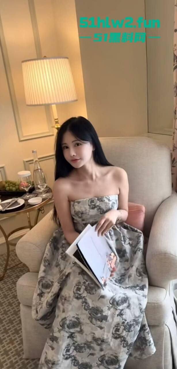 小红书【Chanel】95后UCR女网红竟是外围上岸!天价卖逼费高达5W美金,这逼是镶金边了吗?-11