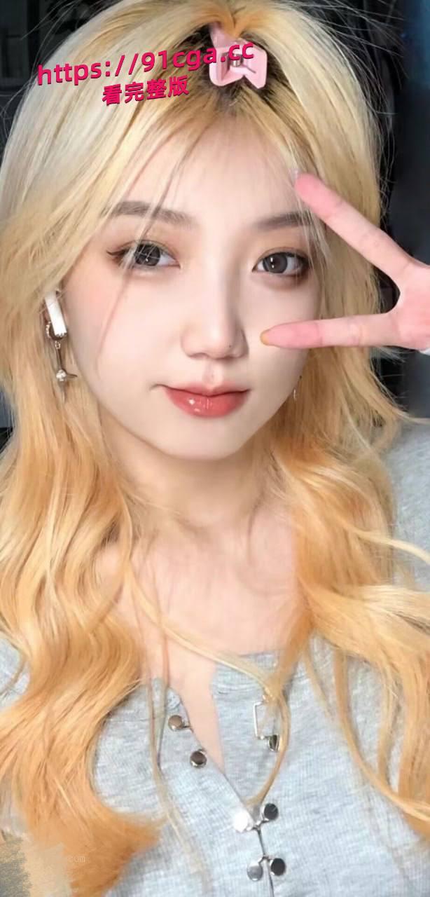 黄发漂亮反差婊肖利琴背着男朋友出去约炮被录制视频威胁,-5