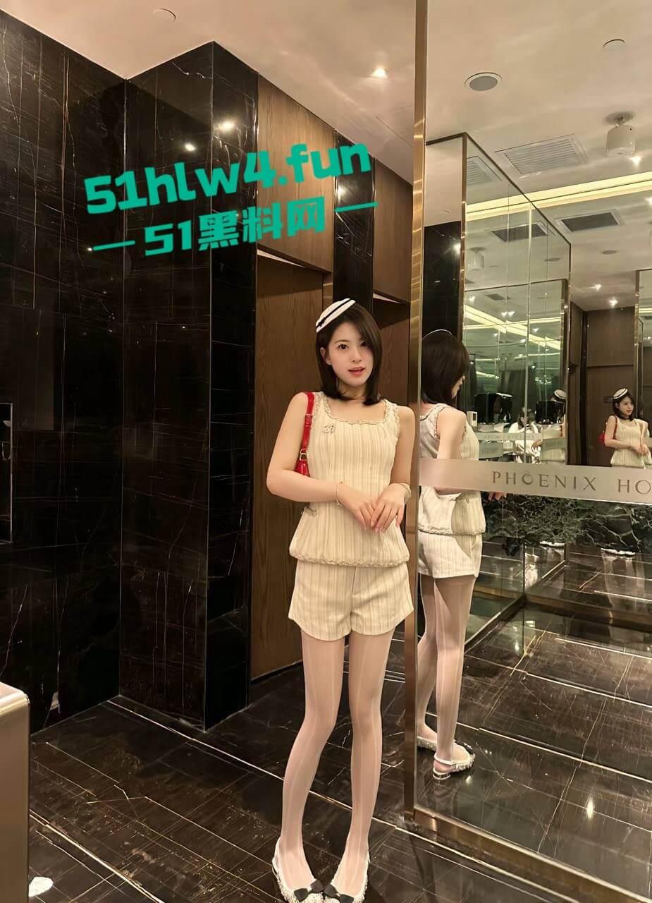 青岛电影学院【王伊诺】河南郑州的骚母狗,认识假富二代各种装逼炫富,做爱视频被曝光。-3