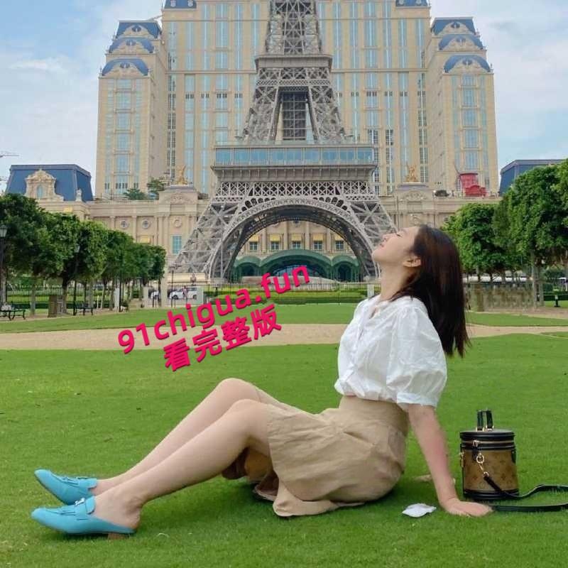 某单位领导的瓜友自爆，酒店潜规则刚入职的女大学生，白嫩皮肤姿势多样，全程主动骑乘飘飘欲仙！-1