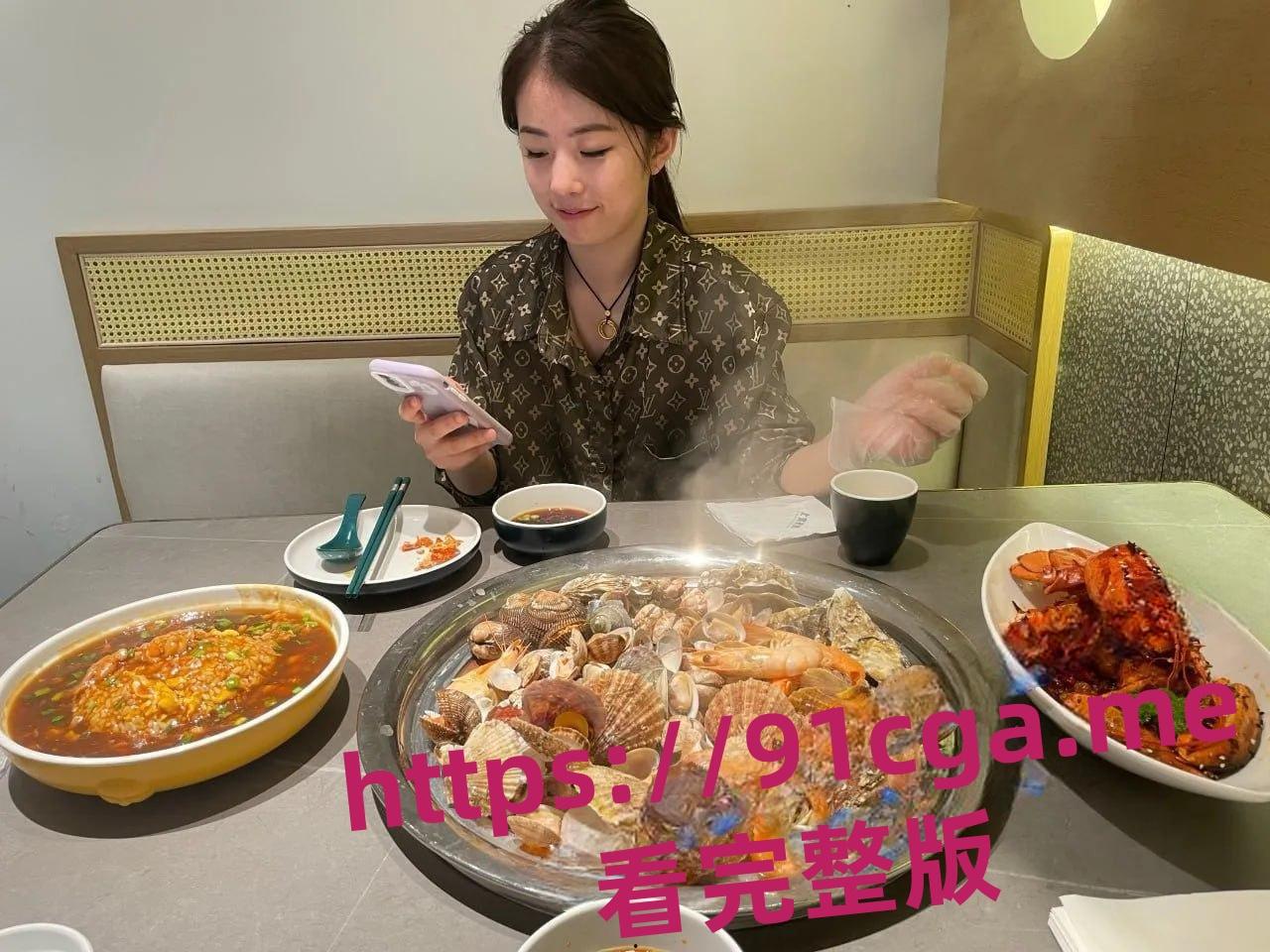 强推新婚不久的少妇 在她家婚床上打炮 浓精液射脸敷面膜-5