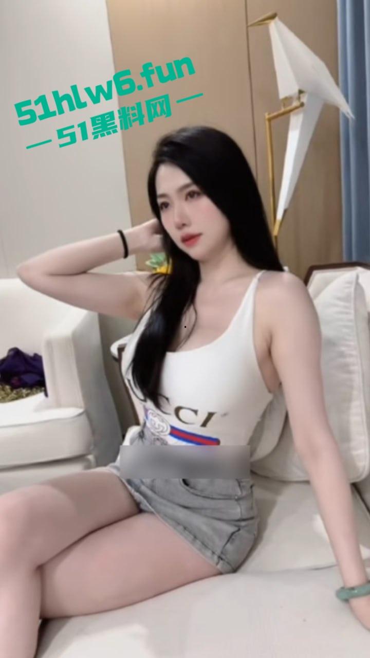 抖音巨乳长腿女神【小莹子是汤圆妈】百万粉丝女网友,表面贤妻良母背地却是性瘾母狗,被开盒曝光私密照。-2