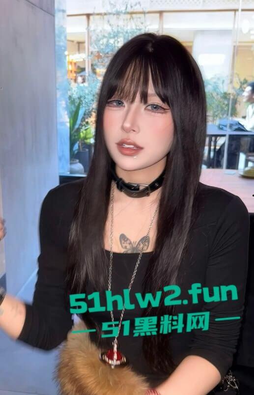 苏州美术学院爱cos的精神妹【方可儿】情趣黑丝白丝各种诱惑榨精,后怼撞击炮台骚贱淫叫!-5