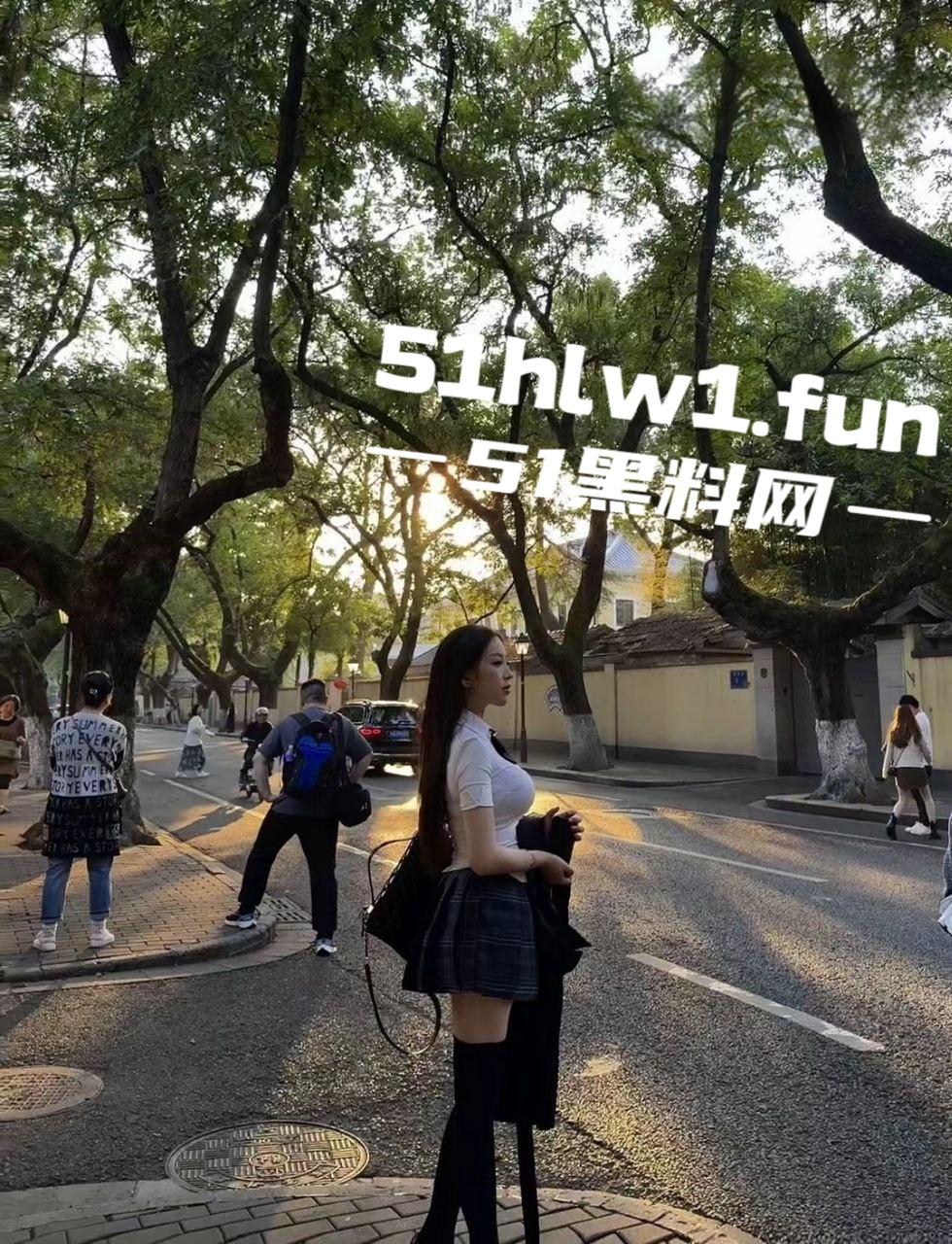 颜值反差女主播【VV星球】福利流出,天使脸蛋九头身巨乳,黑色蕾丝薄纱下的骚气让人瞬间浴血沸腾!-1