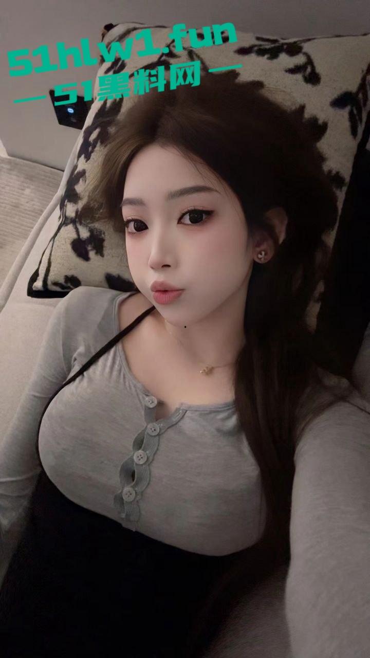 颜值反差女主播【VV星球】福利流出,天使脸蛋九头身巨乳,黑色蕾丝薄纱下的骚气让人瞬间浴血沸腾!-4