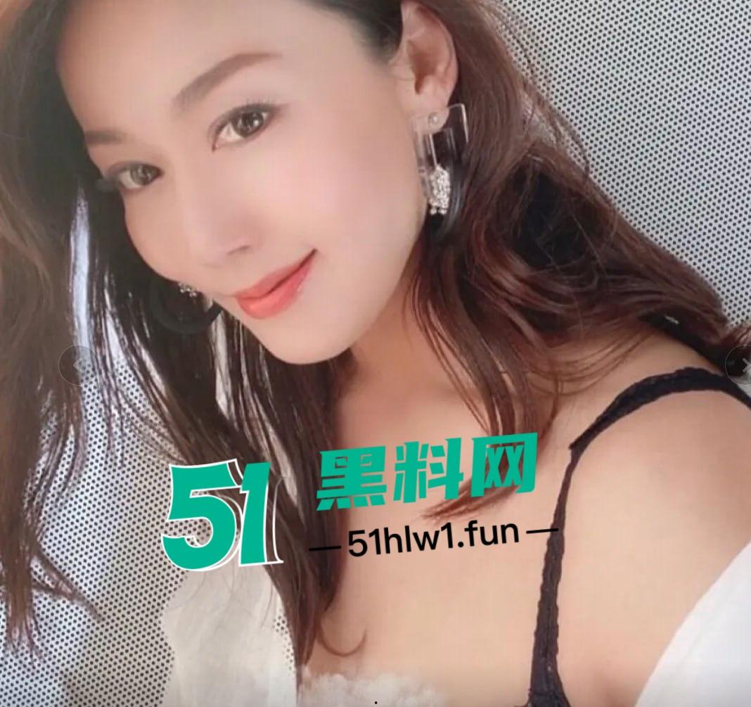 抖音23万粉网红【又是我】专属福利翻车,情趣旗袍肉丝高跟,自慰画面让粉丝炸锅!-5