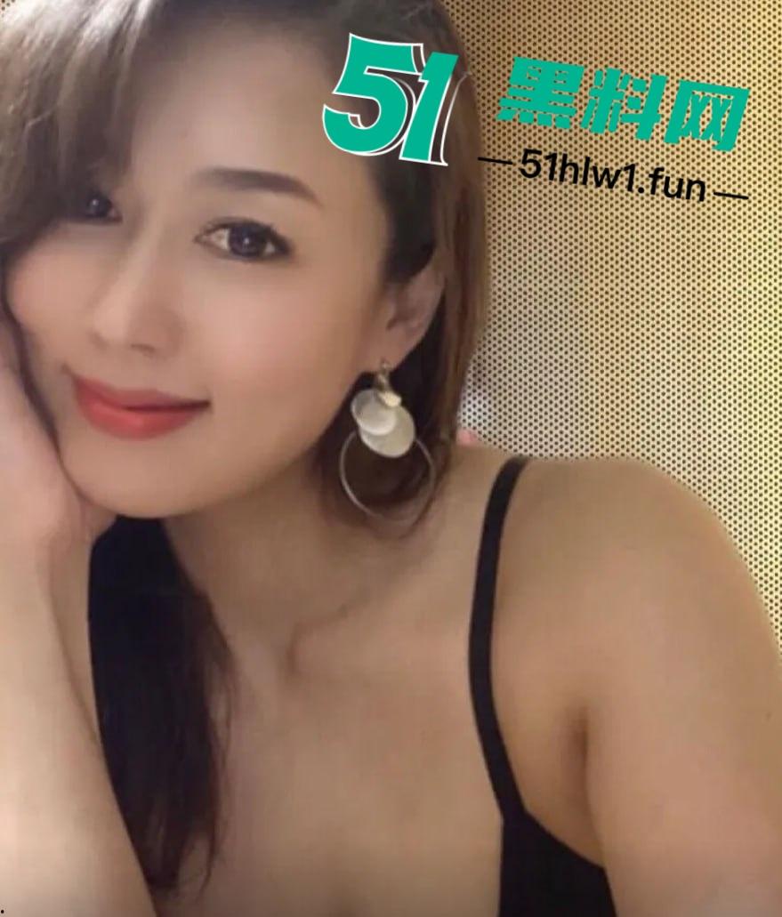 抖音23万粉网红【又是我】专属福利翻车,情趣旗袍肉丝高跟,自慰画面让粉丝炸锅!-6