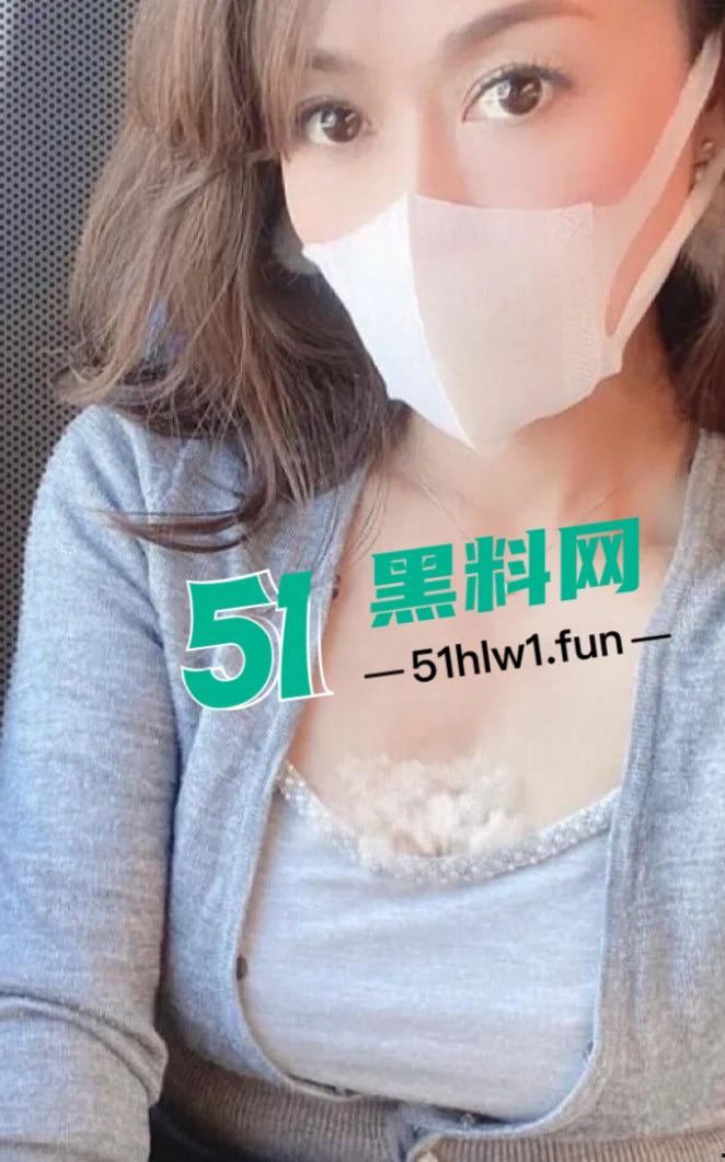 抖音23万粉网红【又是我】专属福利翻车,情趣旗袍肉丝高跟,自慰画面让粉丝炸锅!-8