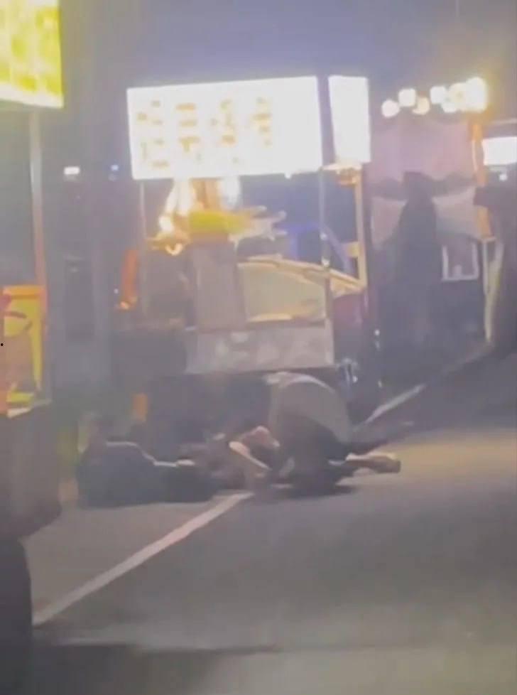 佛山南海东坪河摊贩斗殴酿悲剧!姐弟俩被捅死,凶手当场被抓获-3