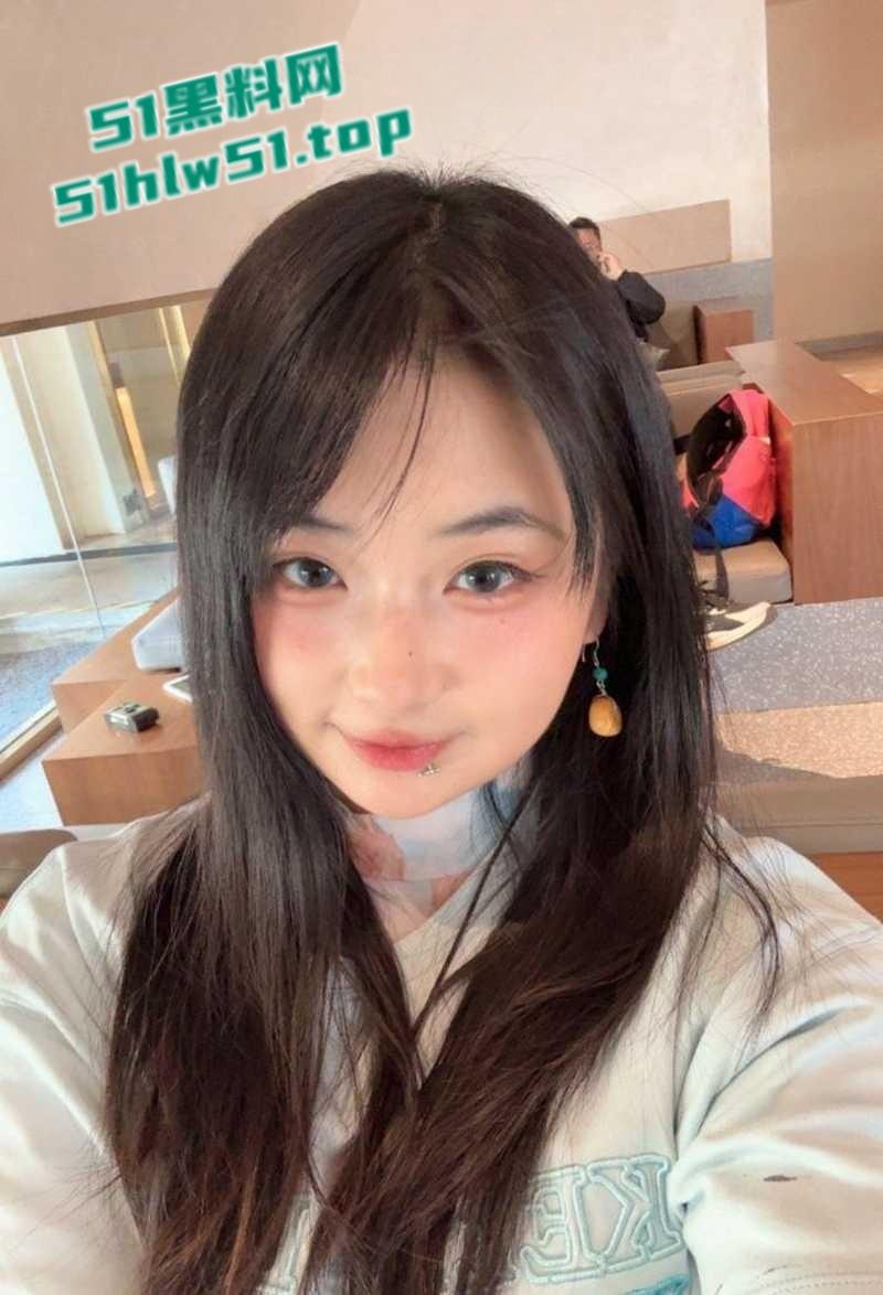 广东佛山大学生【陈艺蕾】大量私拍自慰视频流出,绝色尤物喜欢各种玩具来满足空虚的小穴!-1