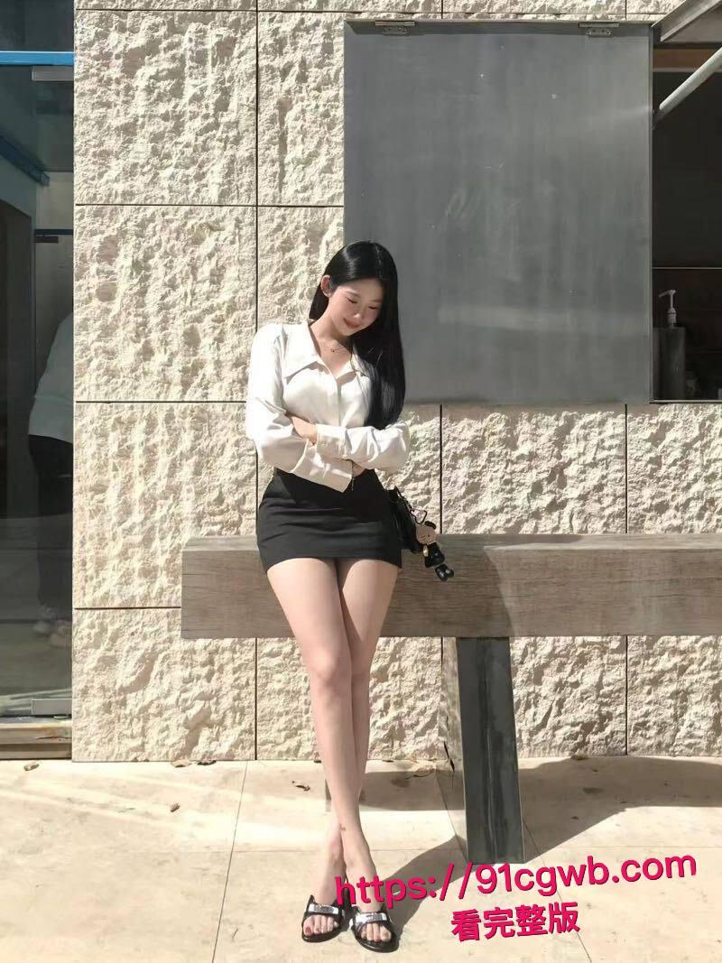 昆明理工大学系花李梦静家中最新私密视频泄密:跪地深喉吸吮肉棒口爆吞精,床上无套爆操骚穴激情颜射!-12