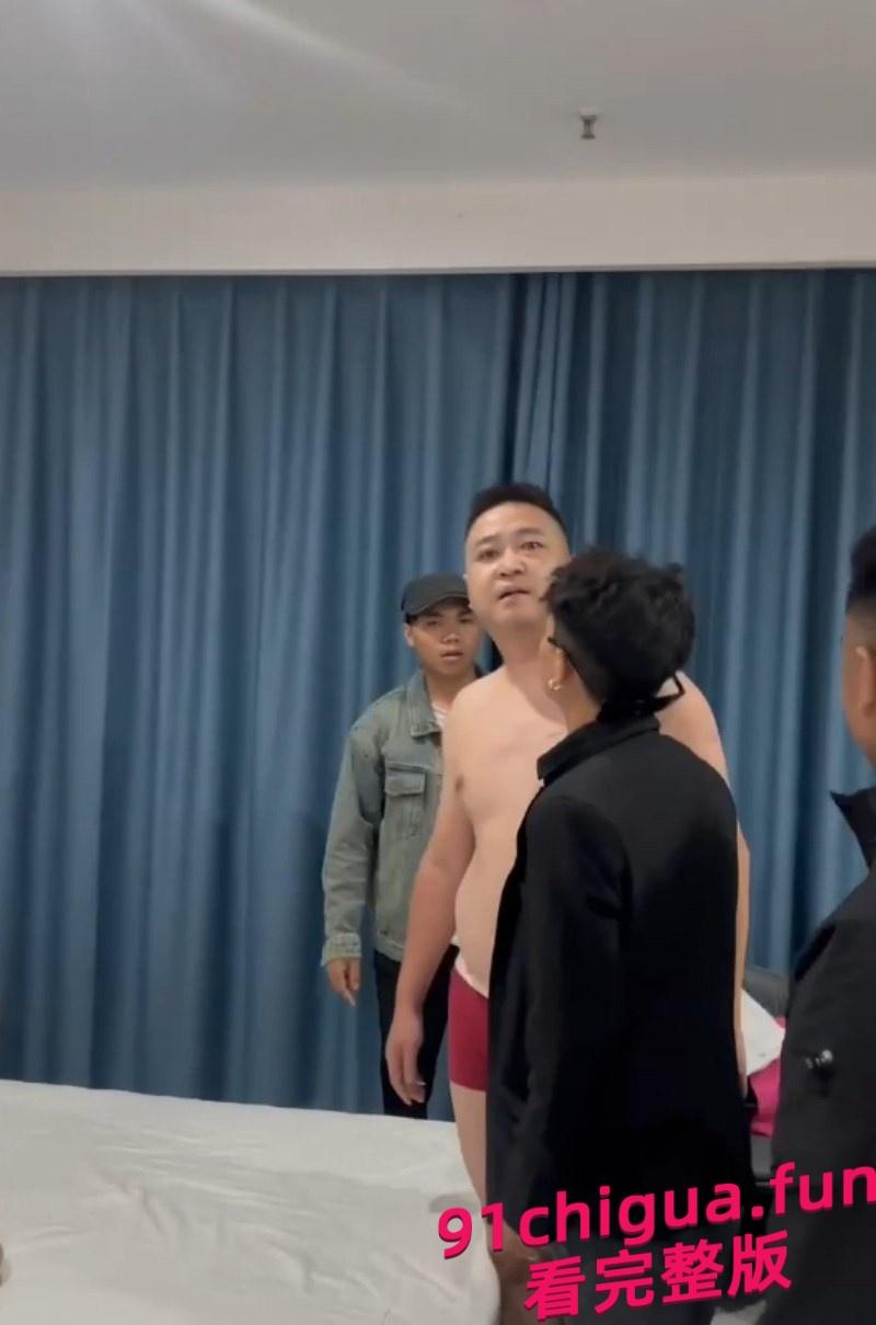 全网最硬奸夫!偷情有夫之妇被众人抓奸在床!-1