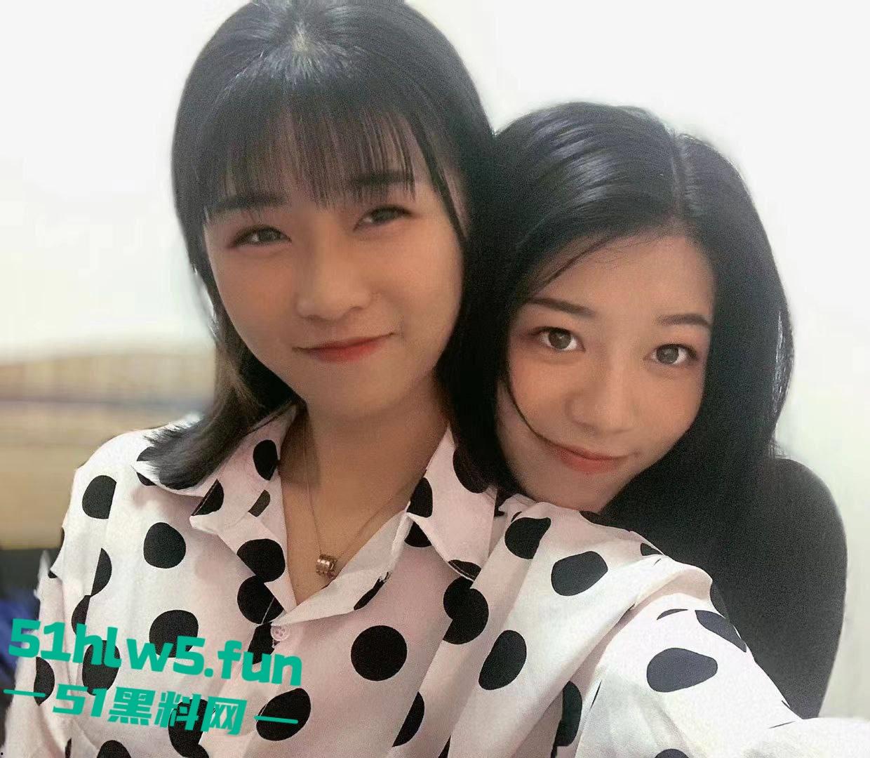 东莞清溪某印刷厂厂妹,下班后回到出租房帮男友口爆吞精拍摄视频,不料分手后惨遭渣男曝光。-7