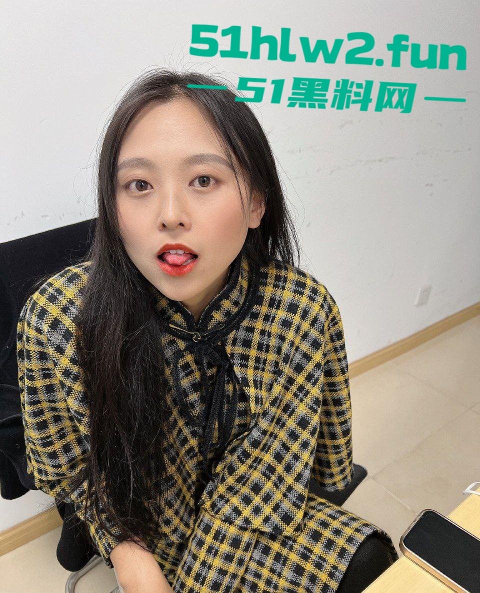 陕西师大【张美婷】一副学姐模样,结果被体育生玩到死,视频流出全网笑翻,母狗就这么做的!-6