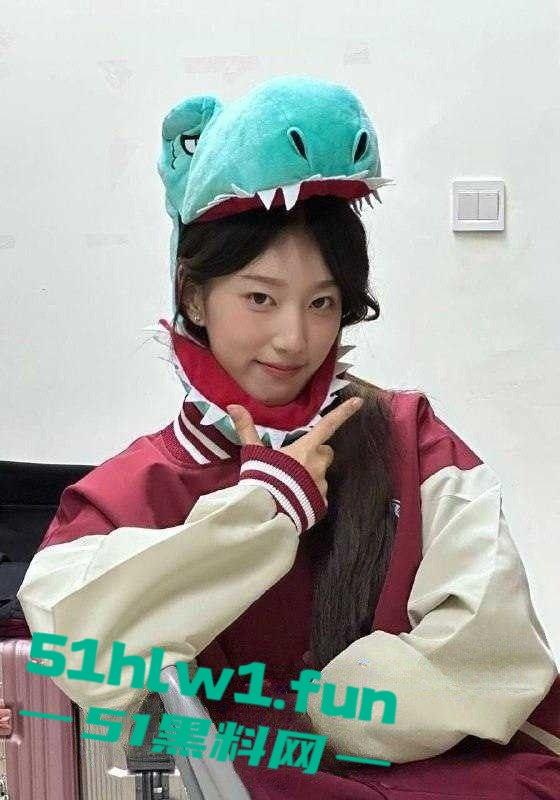 独家曝光!郑州职业技术学院【马玲玲】高颜值女校花,身穿情趣套装约炮视频。-2