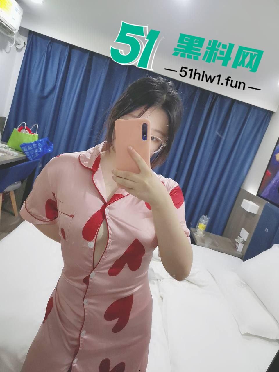 西安反差婊母狗教师,白天教书育人晚上变身母狗开始自拍给网友上性教育课程自慰视频曝光。-1