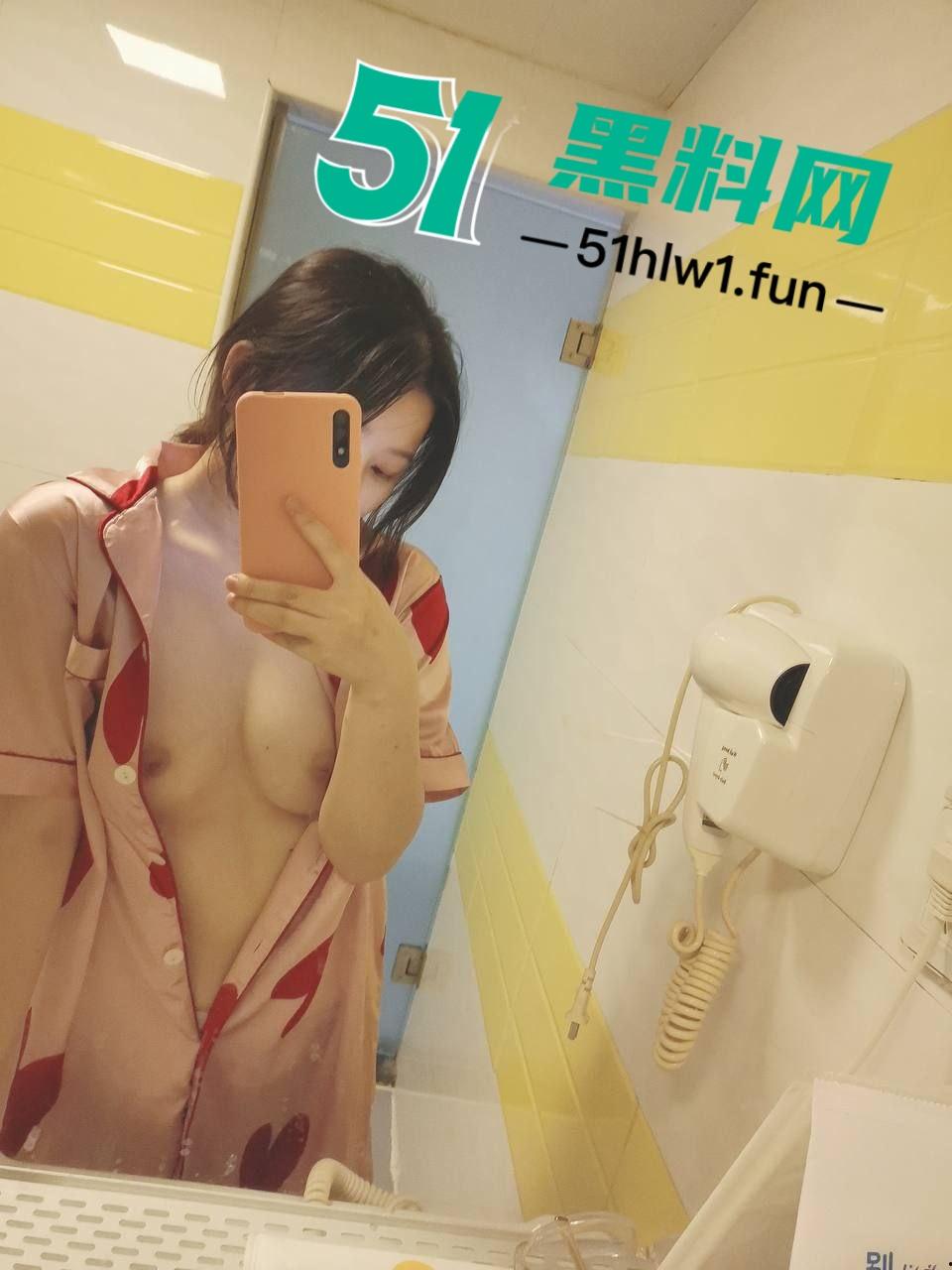 西安反差婊母狗教师,白天教书育人晚上变身母狗开始自拍给网友上性教育课程自慰视频曝光。-3