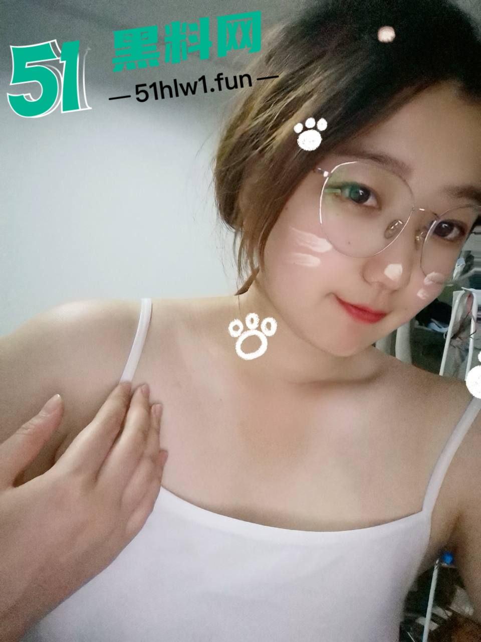 西安反差婊母狗教师,白天教书育人晚上变身母狗开始自拍给网友上性教育课程自慰视频曝光。-4