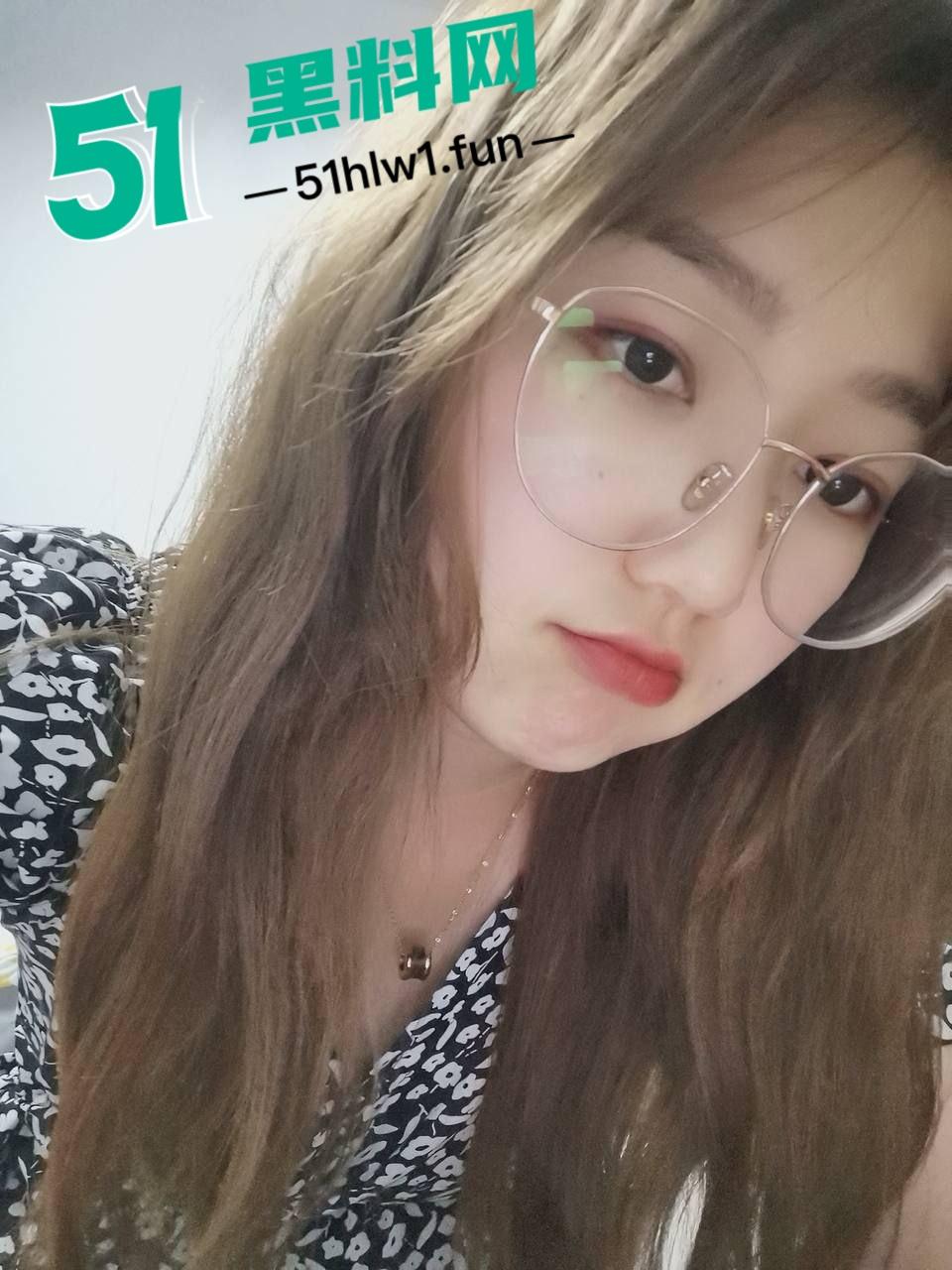 西安反差婊母狗教师,白天教书育人晚上变身母狗开始自拍给网友上性教育课程自慰视频曝光。-6