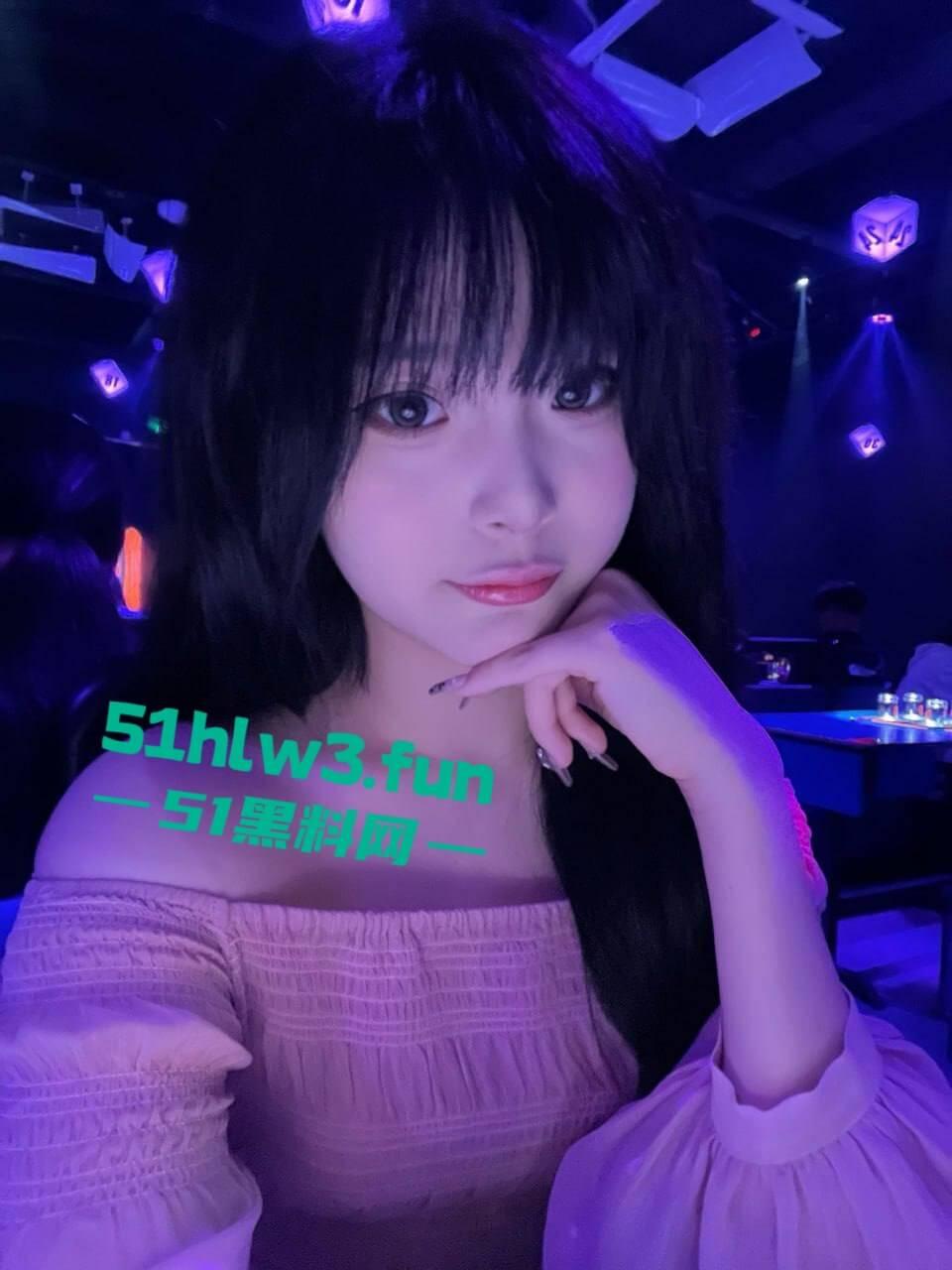 推特网红福利【姬洛宝】cos圈有名的骚鸡,颜值甜美身材性感自慰粉嫩小穴,玩的淫水直流。-2