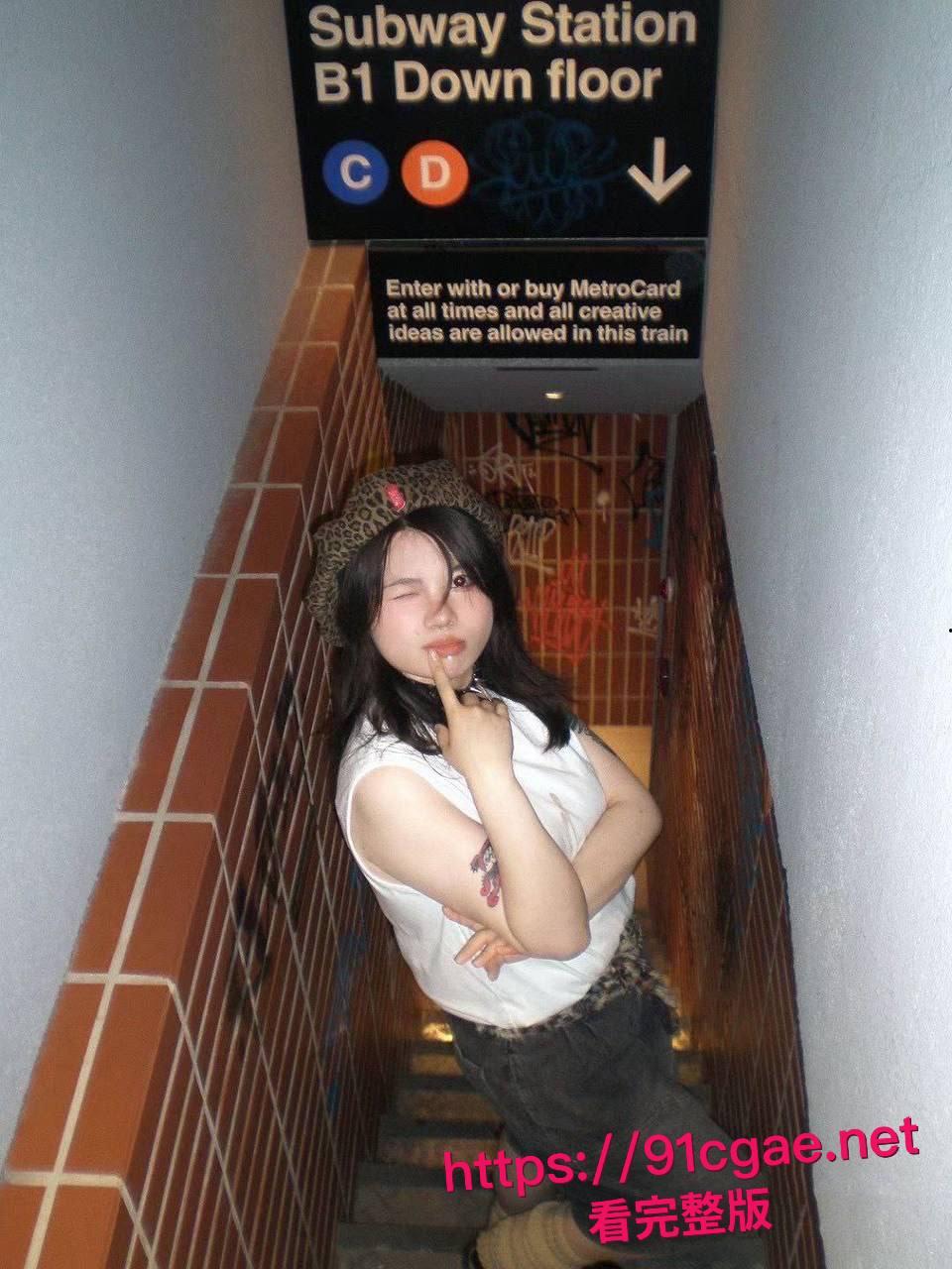 河南新乡中学清纯女老师COS兔女郎变身母狗 前男友泄愤全网甩出深喉骑乘榨精私密录像 让人一看就停不下来-15