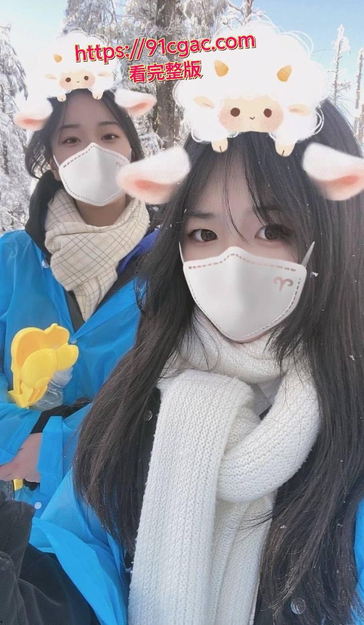 来自四川绵阳的学生妹刘新欣,小小年纪 长得十分可爱,然而清纯外表下的她却早已被包养,被调教成了淫骚的小母狗!-2